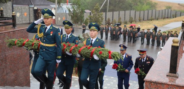 в Ата-Бейите почтили паямть погибших военнослужащих (16).jpeg