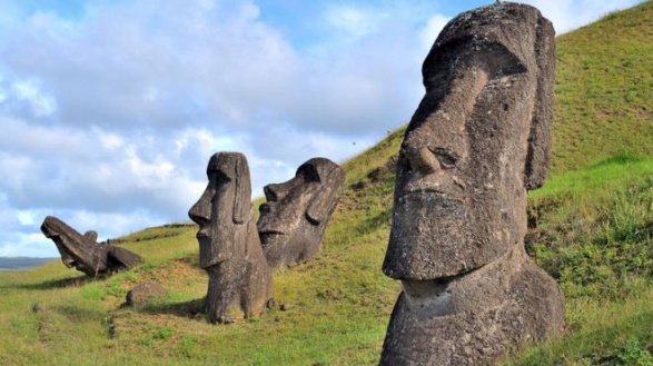 _111145417_easterislandstatue.jpg
